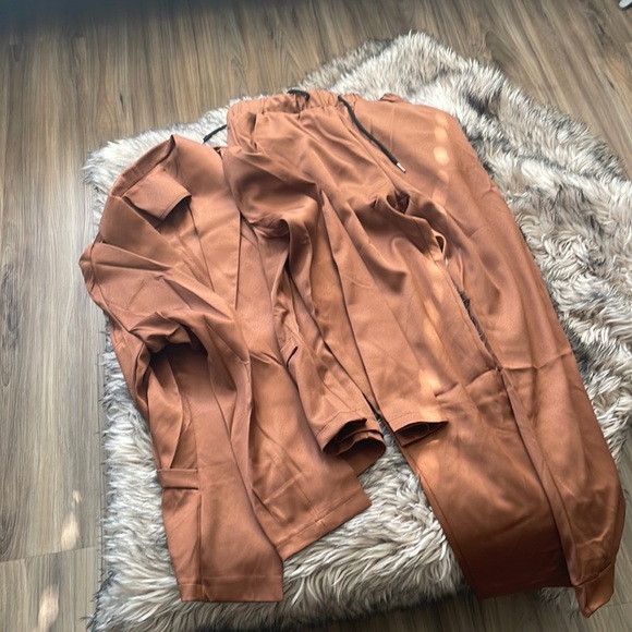 Matching set - Picture 1 of 6